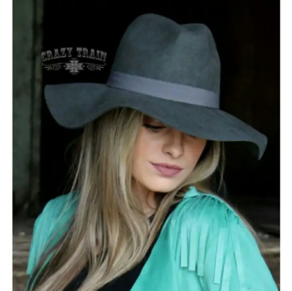 1 Left 🌺 The Tronto Hat